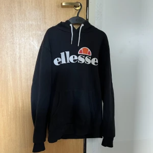 Ellesse hoodie - Ellesse hoodie, sparsamt använd Inga defekter 