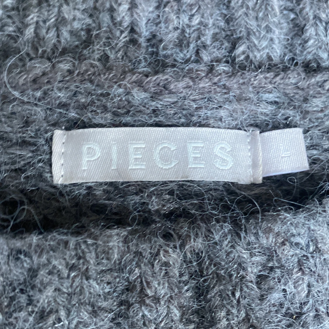 grå stickad tröja  - 90