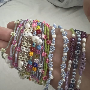 Sommarsmycken halsband - Köpt det mesta från USA för 500 kr per styck. Säljer för 150 kr per styck, har knappt använt, nyskick. DM för mer information 🦋🧚🏻🌺 
