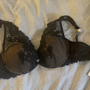 Intimissimi bh/ bralett  - Säljer denhär braletten från intimissimi i storlek 75C, helt oanvänd med lapparna kvar!❤️