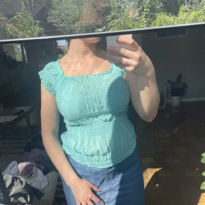Bebe topp - Turkos bebe topp med lite paljetter. Vintage och jättefin till sommaren