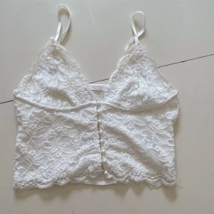 Topp - Topp med justerbara band och spets! Använd 2 gånger!