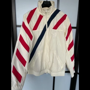 Reebok Vintage Jakke - jakke i sportsstil, lett materiale noen flekker Size large 