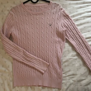 Stickad tröja  - Stickad tröja från GANT i nyskick, knappt använd! 