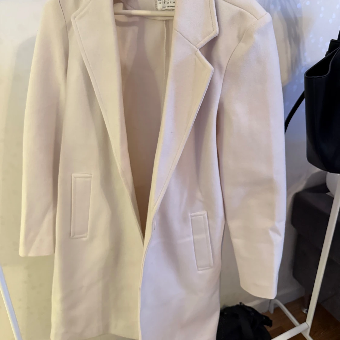 Vit kappa från Amisu - 1