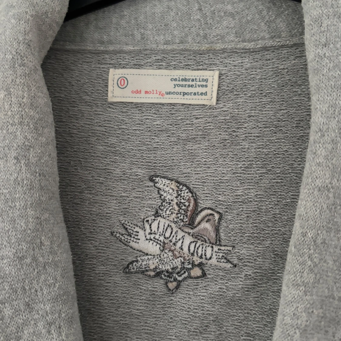 Grå kofta med rosett från Odd Molly - 1