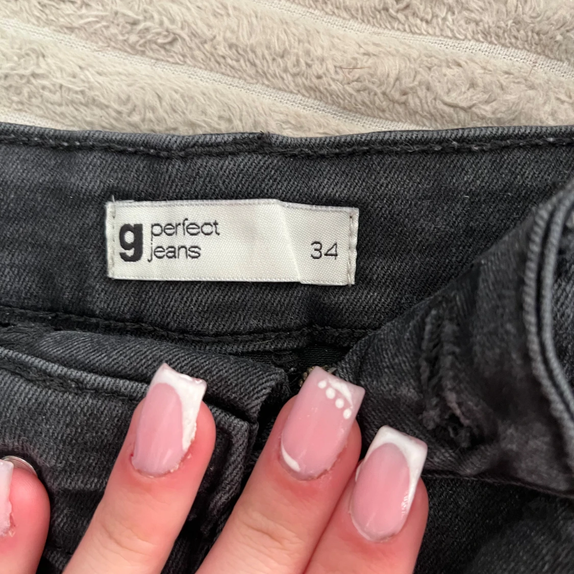 Svart jeanskjol från gina tricot - 2