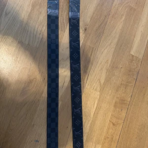 Svarta bältar  - Svarta bältar från L£ helt nya, bra material och kvaletie, en för 400 två för 800 