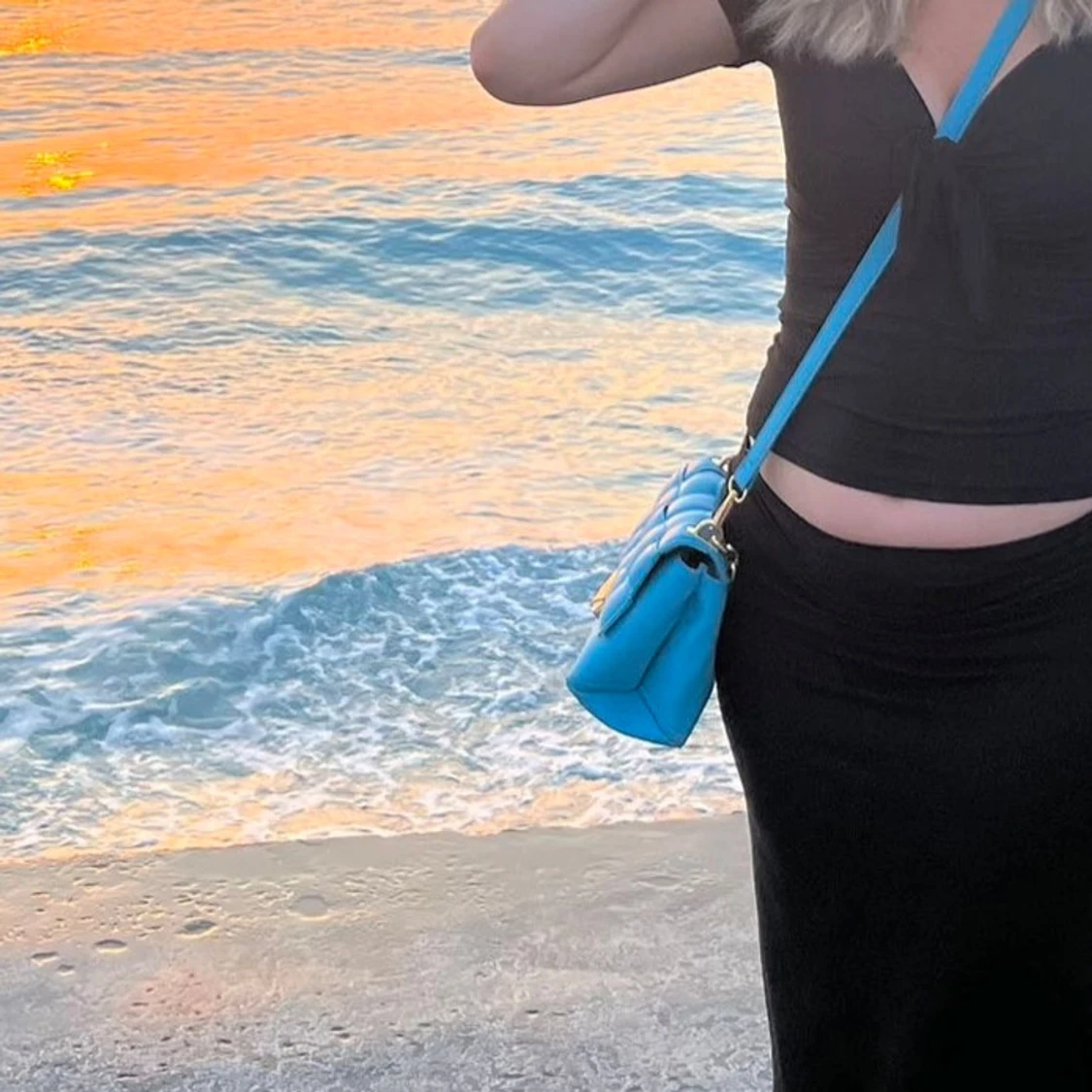 Turkos axelväska med kedjedetalj - 4