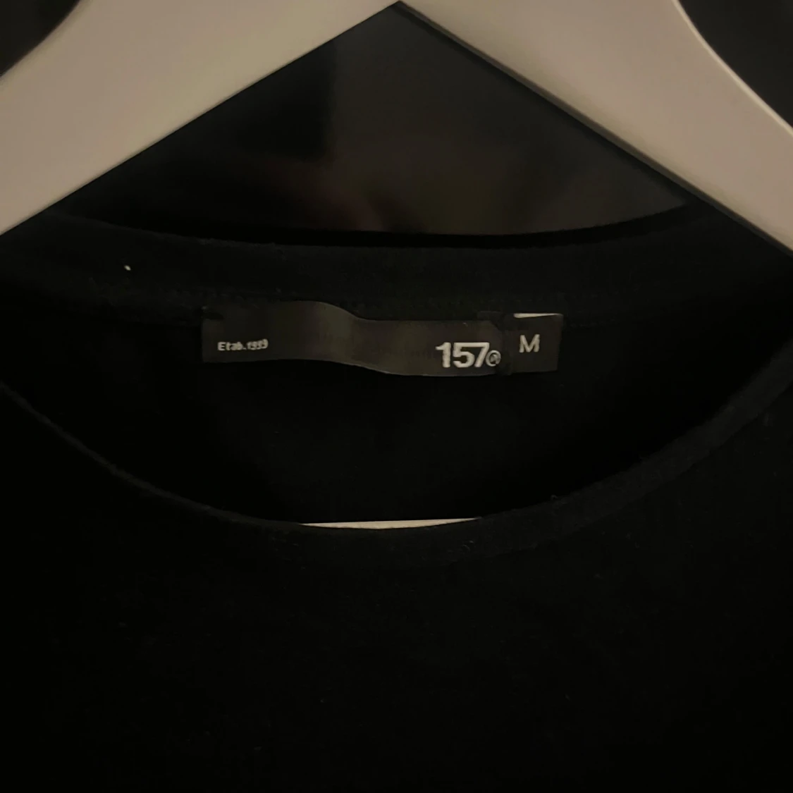 Svart topp med puffärm från 157 - 1