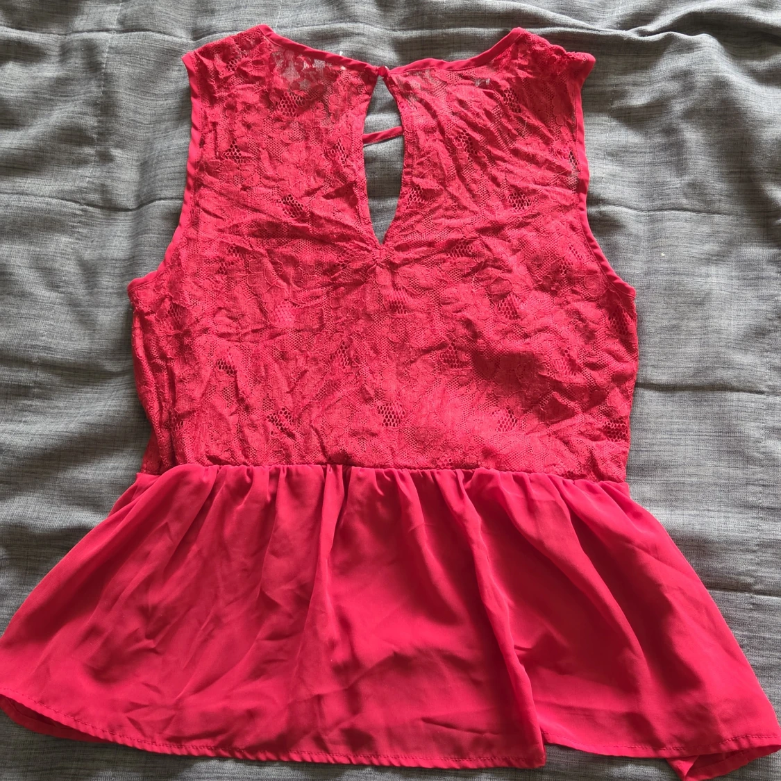 Röd spetsblus från Vero Moda - 1