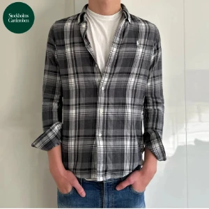 Ralph Lauren Skjorta - Tja, säljer denna feta rutiga skjorta från Ralph Lauren! Killen på bilden är 185cm, skriv vid frågor/funderingar! Nypris: 1700kr