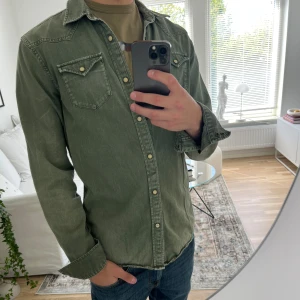 Scotch and soda overshirt - As skön overshirt, otroligt fet med najs passform, slimfit, priset kan diskuteras!