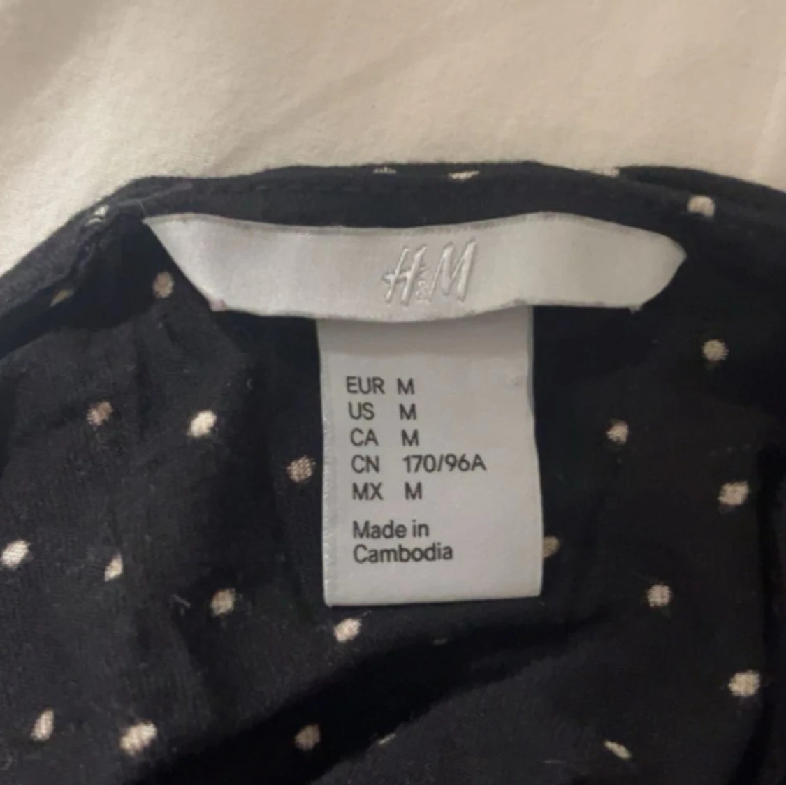 Svart prickig linnetopp från H&M - 2
