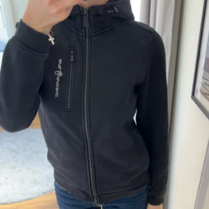 Sailracing  - Fint skick, storlek 160 motsvarar en Xs/S