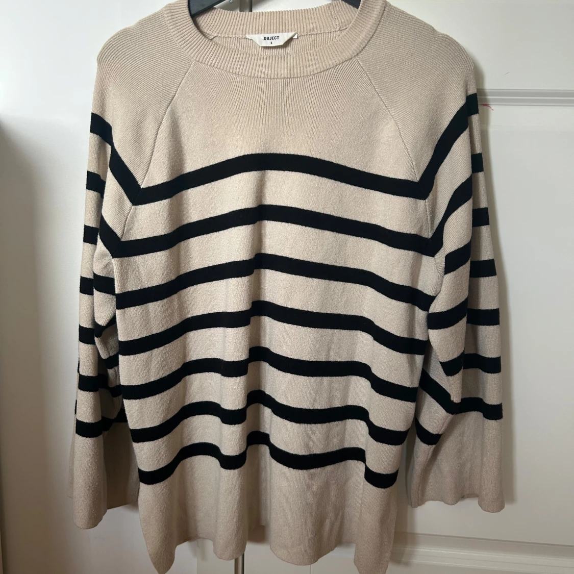 Beige och svart randig tröja från Object