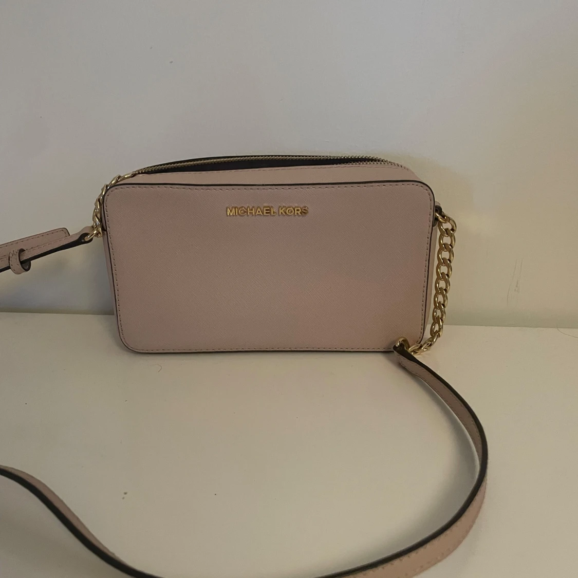 Ljusrosa  Michael Kors väska  - 1