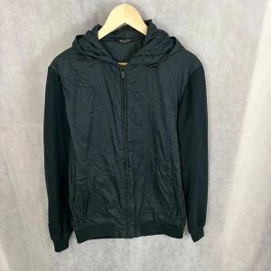 Massimo dutti cardigan  - Fint skick! Modellen är 185, passar S