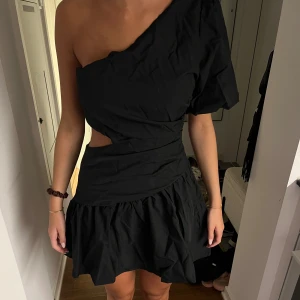 Svart klänning - Superfin klänning som inte används längre. Nyskick❤️