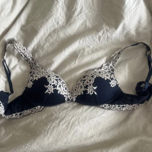 Intimissmi bh 70B - Säljer en mörkblå instimissmi Bh Stl 70B. 💙