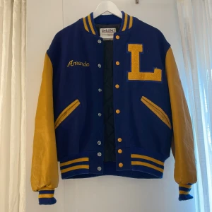 Blå och gul collegejacka från DeLong - Custom made american highschool varsity jacket