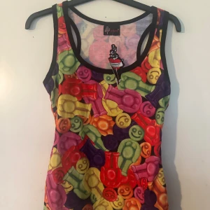 Linne fr Insanity M/L - Helt nytt linne. Från Insanity. Storlek M/L.