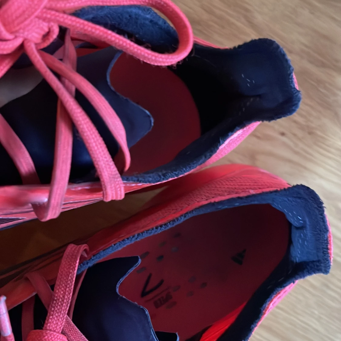 Röda Adidas F50 fotbollsskor - 3