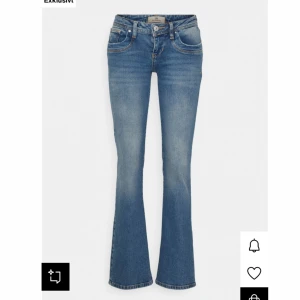 Lågmidjade bootcut LTB jeans - Jättefina och populära LTB jeans som är båda Lågmidjade och bootcut! Nypris 800kr, de är i fint skick! Först i kvarn!!