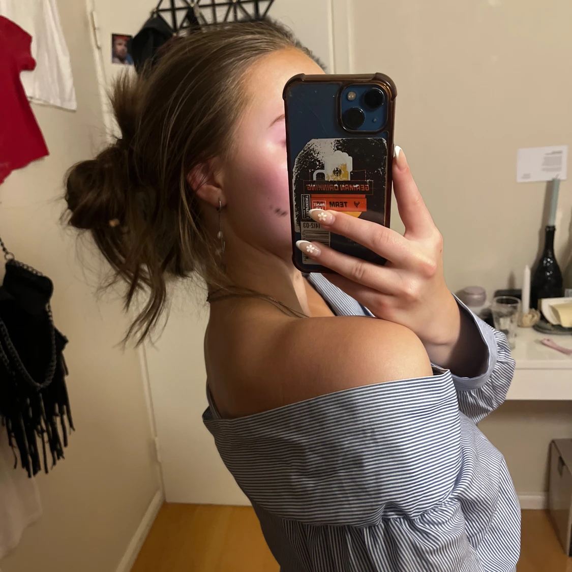 Randig offshoulder blus med puffärm - 1