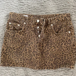 Leopardkjol från Zaea - Leopard kjol frön zara, i mycket bra skick 