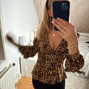 Jättefin leopardblus - Jättefin leopard blus utan några alls tecken på användning💞 I xs men passar även s/m💞