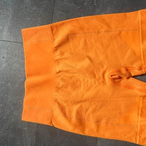Träningsshorts  - Snygga träningsshorts, tror från gymstark? står ingenting i så därför vet jag inte heller storlek. 