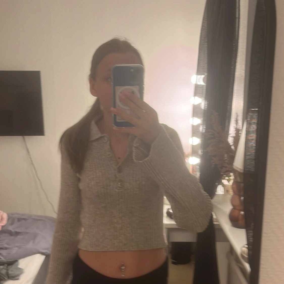 Beige croppad stickad tröja 