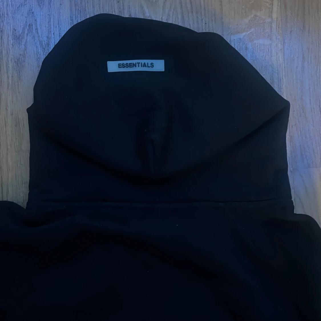 Svart Essentials M - 4