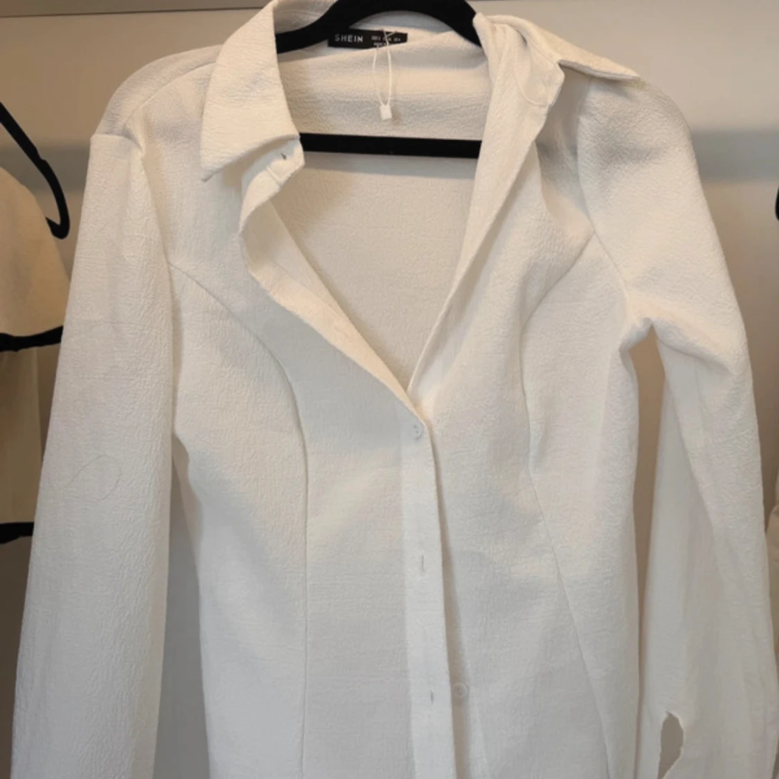 Vit skjorta med struktur från SHEIN