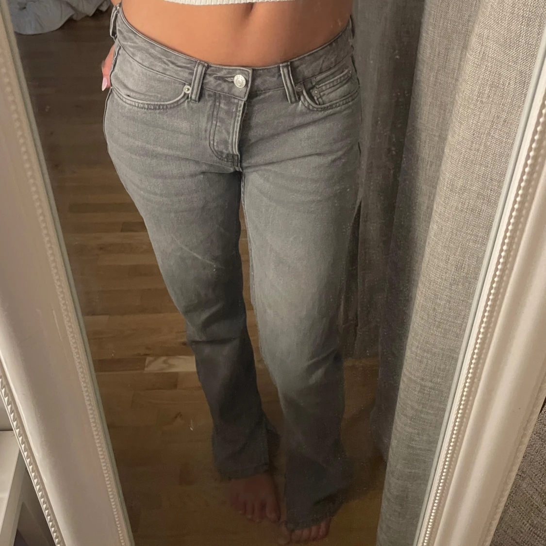 Grå raka jeans midsize