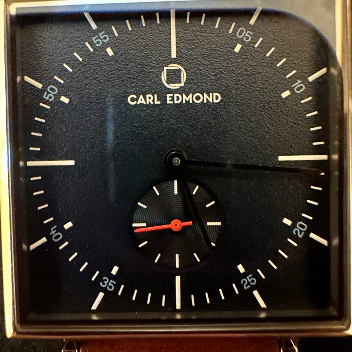 Carl Edmond fyrkantig klocka brun läder