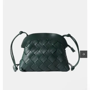 Clutch väska  - Jättepopulär klut väska från Karin Vester, som aldrig använd, nypris 700kr, slutsåld, skriv för mer bilder och priset kan diskuteras 😊