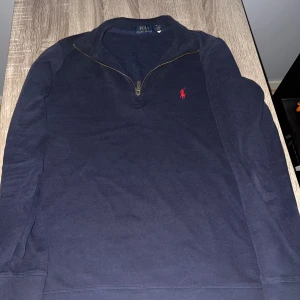 Ralph Lauren Half zip - Inge hål eller märken - Storlek Small - Fraktar samma dag - Snabb affär 800kr