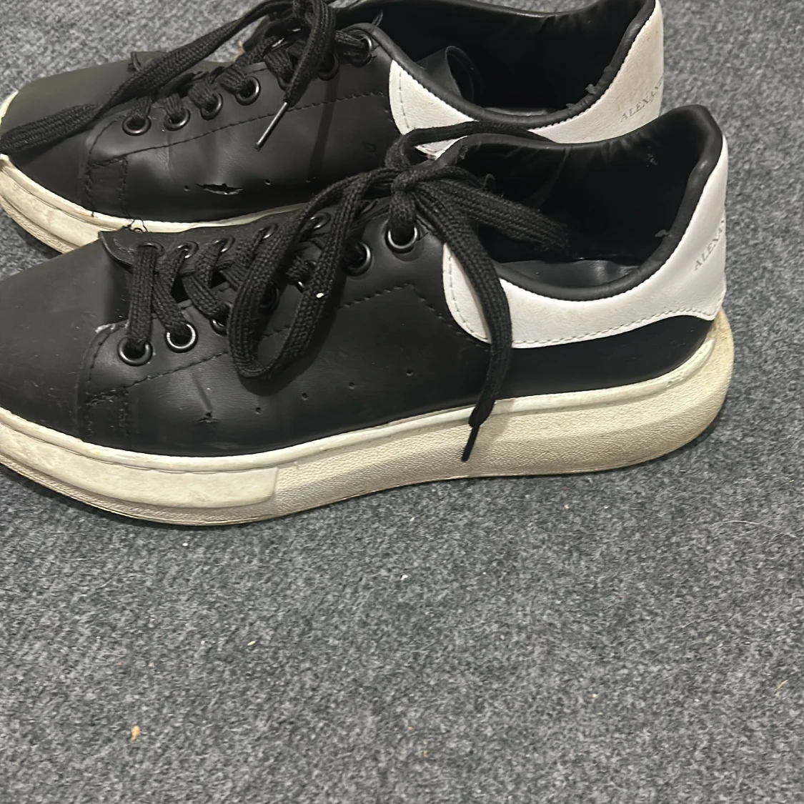 Alexander McQueen svarta sneakers - 3