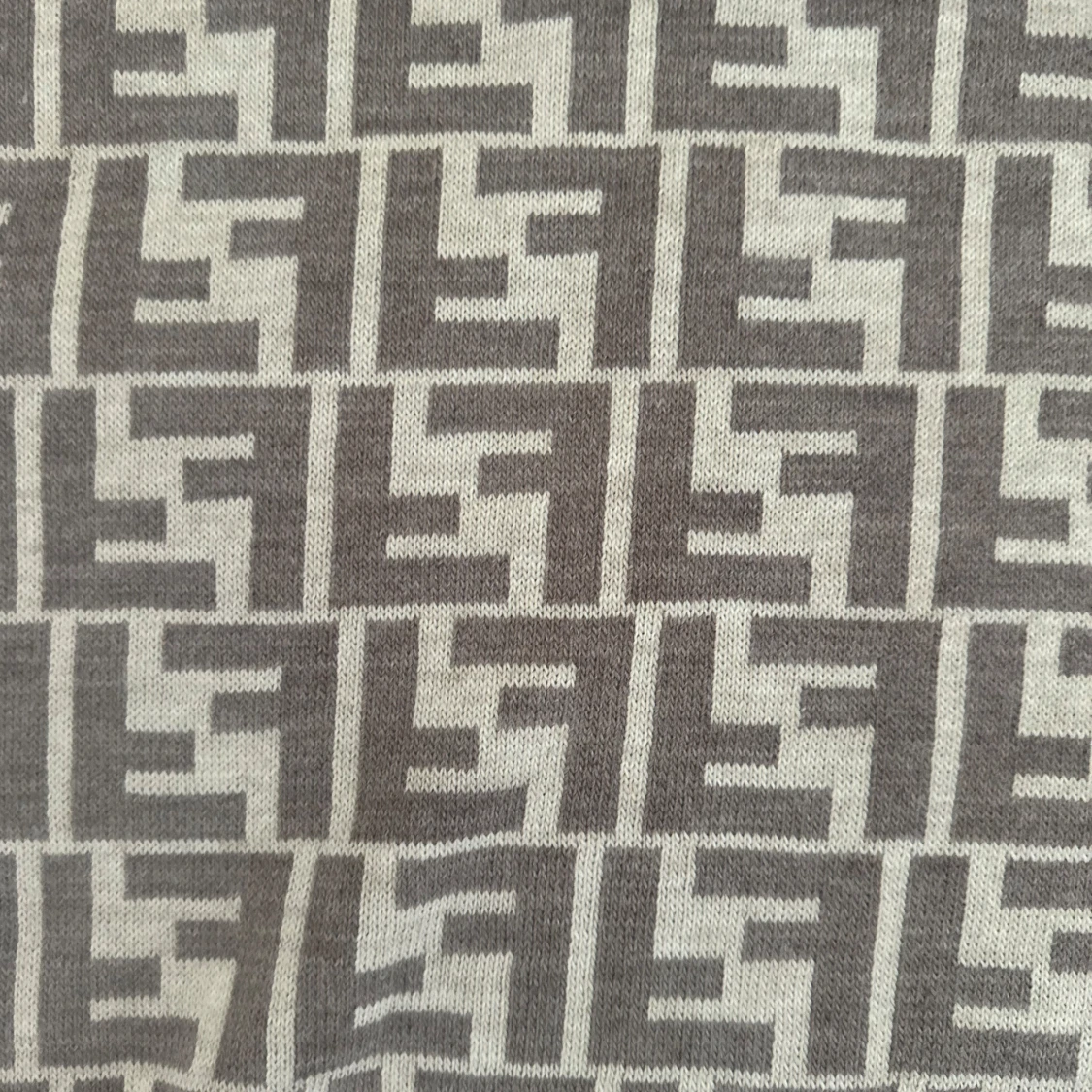 Halsduk med logomönster - 2