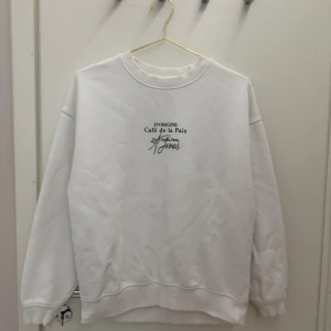 Vit sweatshirt 🤍 - I mycket bra skick🤍