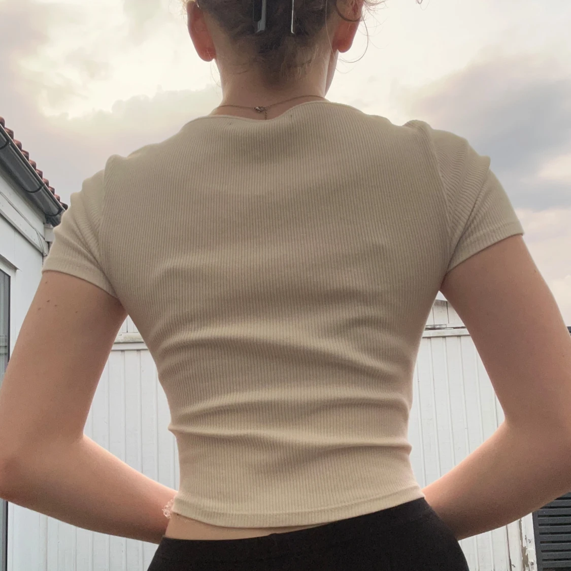 Beige ribbad croppad topp - 1