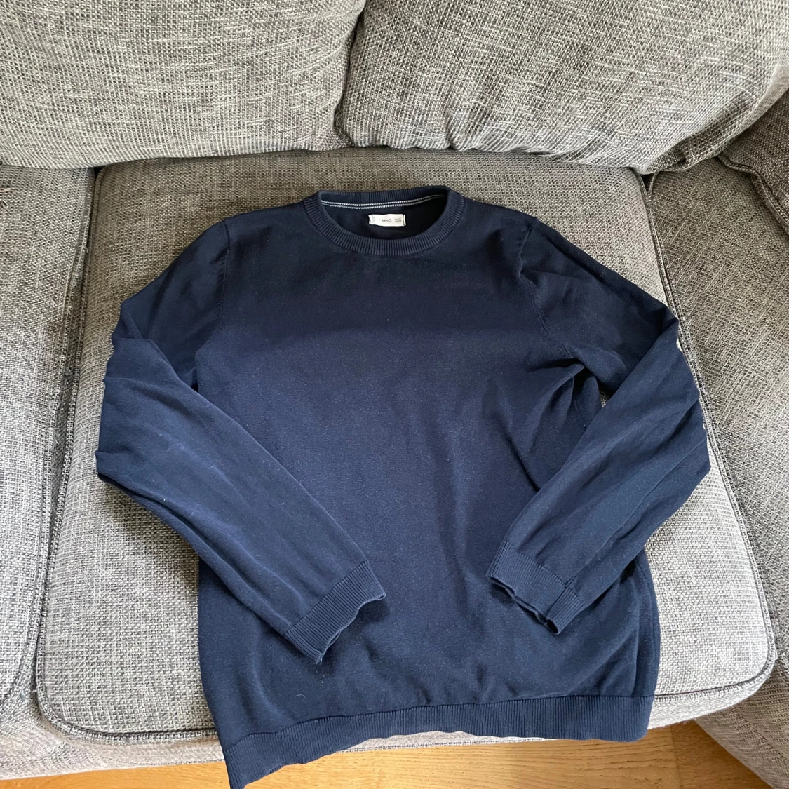 Mörkblå tröja från MNG - 1