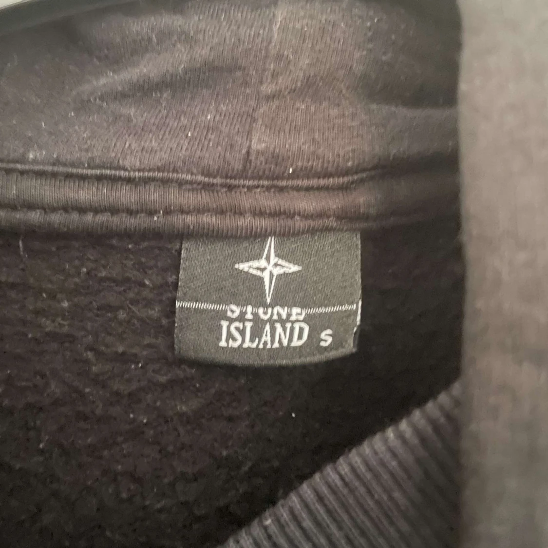 Svart hoodie från Stone Island - 2
