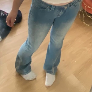 True religion jeans - Säljer mina fina true religion jeans då dom är försmå. W28 men skulle säga att de mer sitter som W27, innerbenslängd är 73cm💓