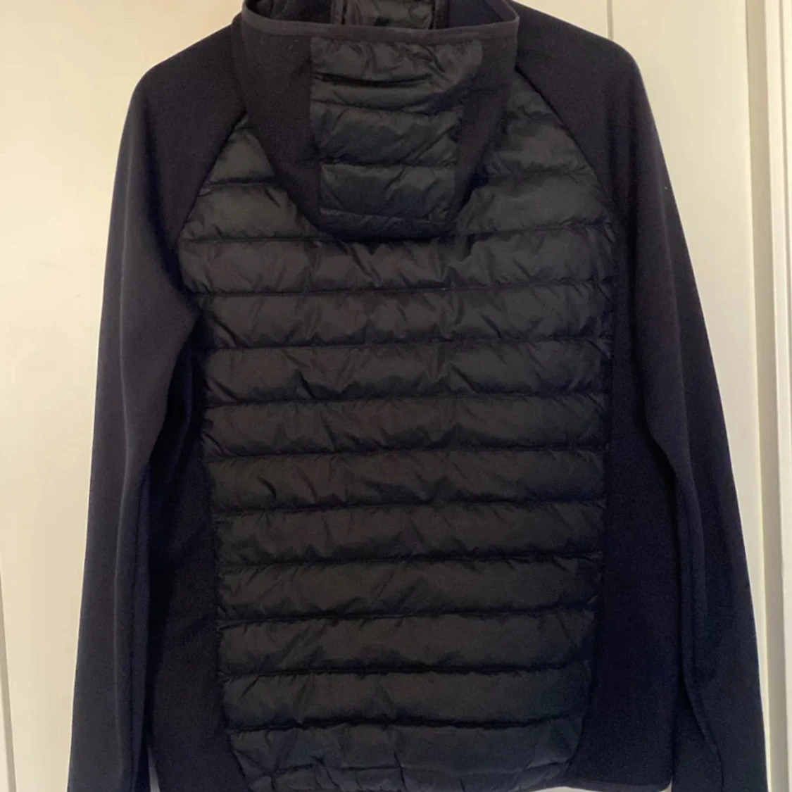 Svart hybridjacka från Peak Performance - 1