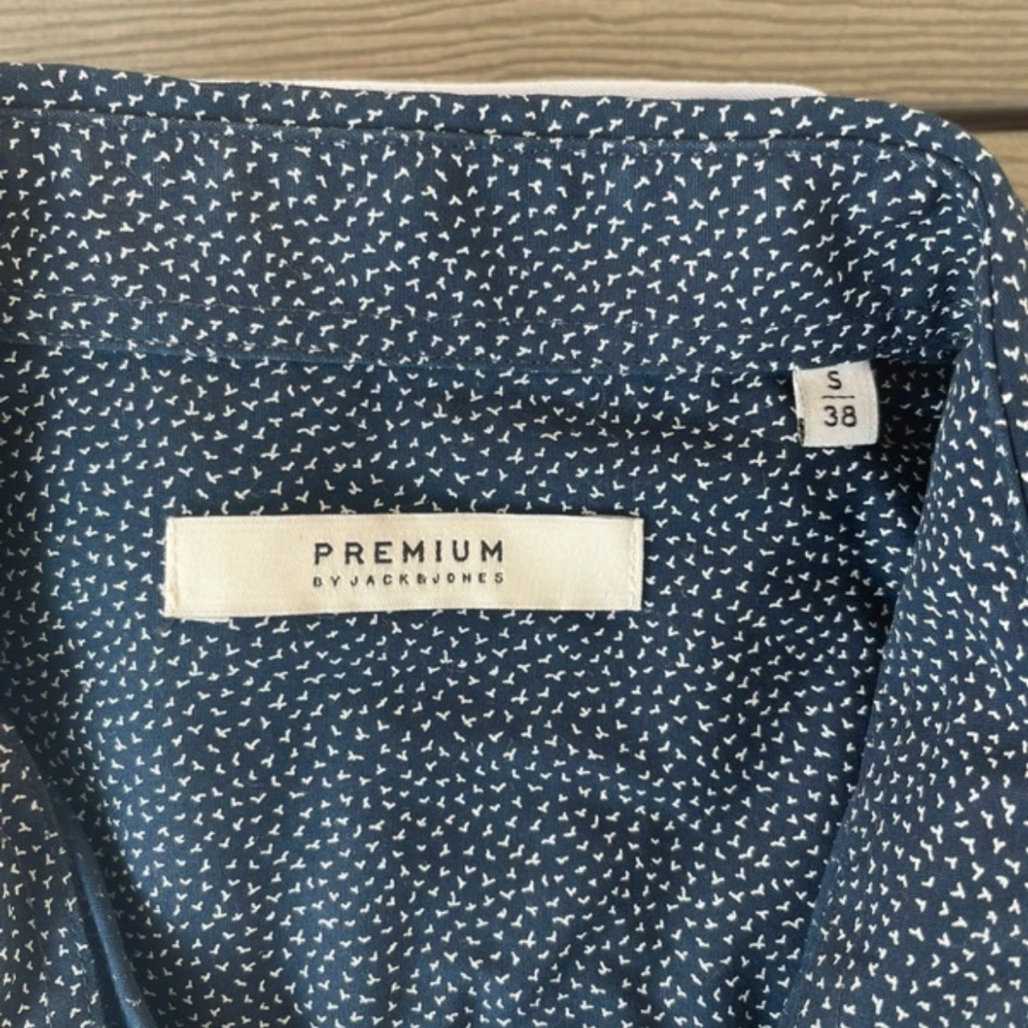 Mörkblå mönstrad skjorta - 4