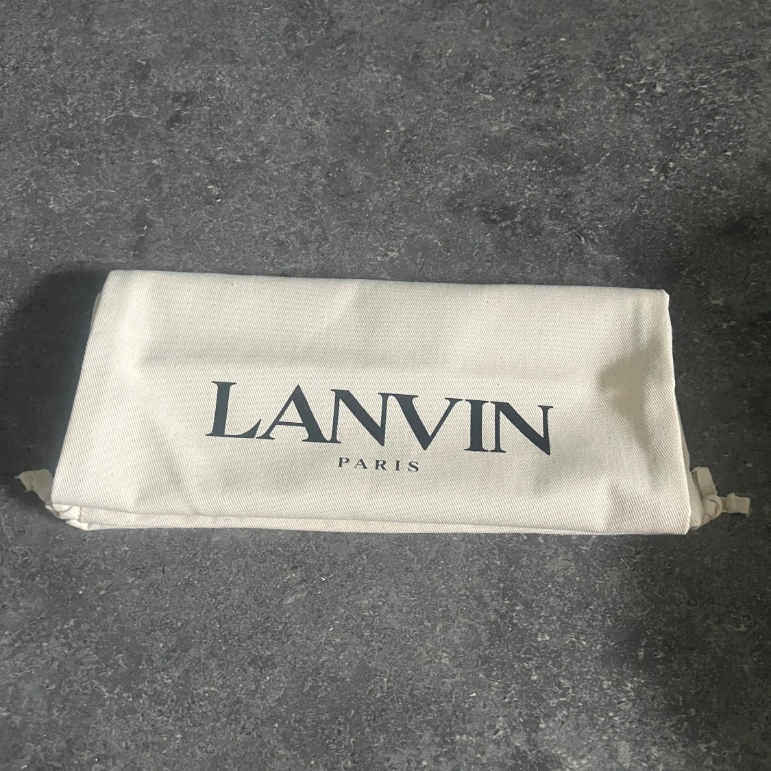 Lanvins  - 3