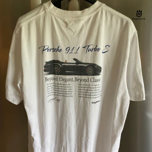 Sayless T-Shirt - Säljer denna fina Tröja då den inte kommer till någon användning. Storlek M   Tveka inte på att höra av dig vid intresse.